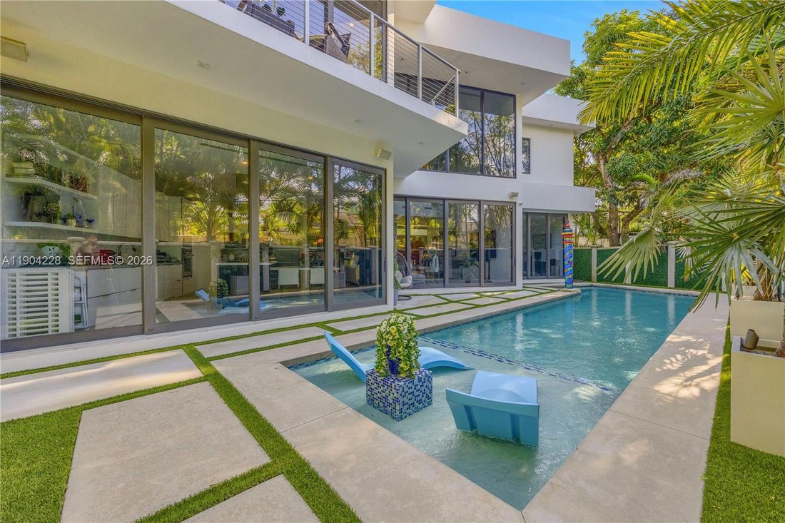 House in Miami, Florida, United States 1 - 16890684