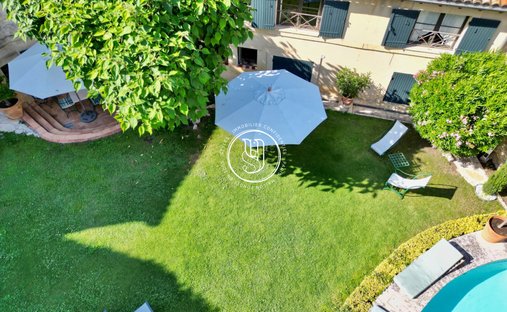 Sale Of Château Uzes, 295m² 11 Rooms €1,700,000 With Terrace