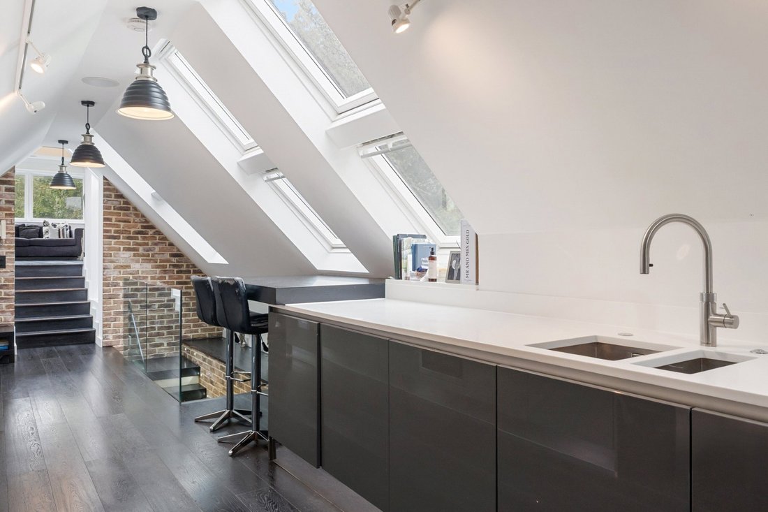 Apartment in Swiss Cottage, Camden, England 5 - 16891282