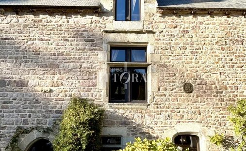 Sale Of A Castle In Guingamp, 693m² 26 Rooms €1,659,000 Côtes D'armor