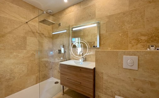 Sale Of Château Uzes, 295m² 11 Rooms €1,700,000 With Terrace