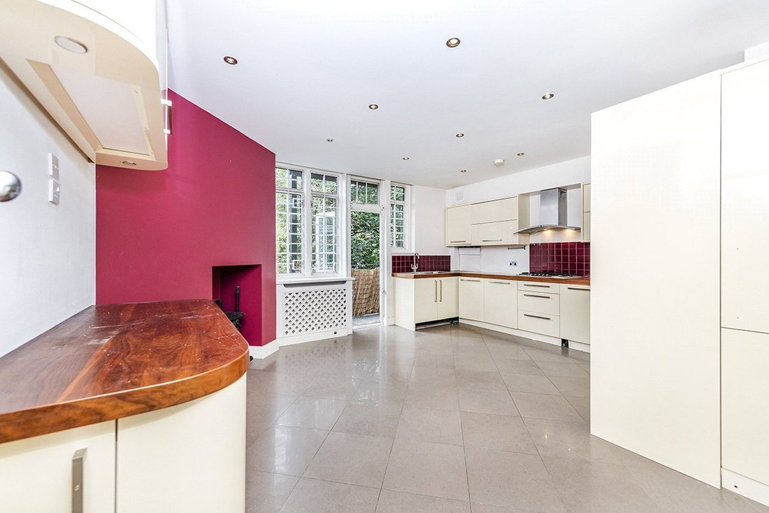 Apartment in Holly Village, Haringey, England 2 - 16890976