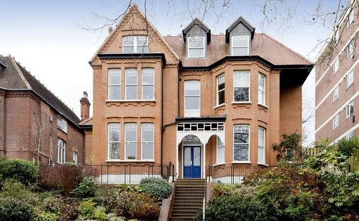 Apartment in Holly Village, Haringey, England 1