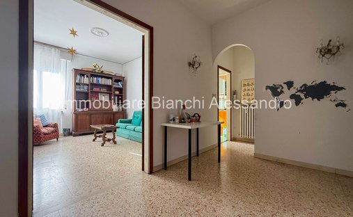 Castle for Sale in Tuscany, Italy