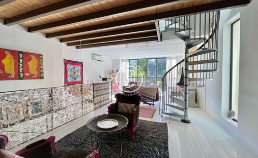 Sale Of Château Uzes, 295m² 11 Rooms €1,700,000 With Terrace