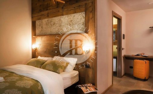 Castle for Sale in Lesa, Italy