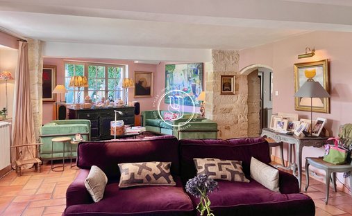 Sale Of Château Uzes, 295m² 11 Rooms €1,700,000 With Terrace