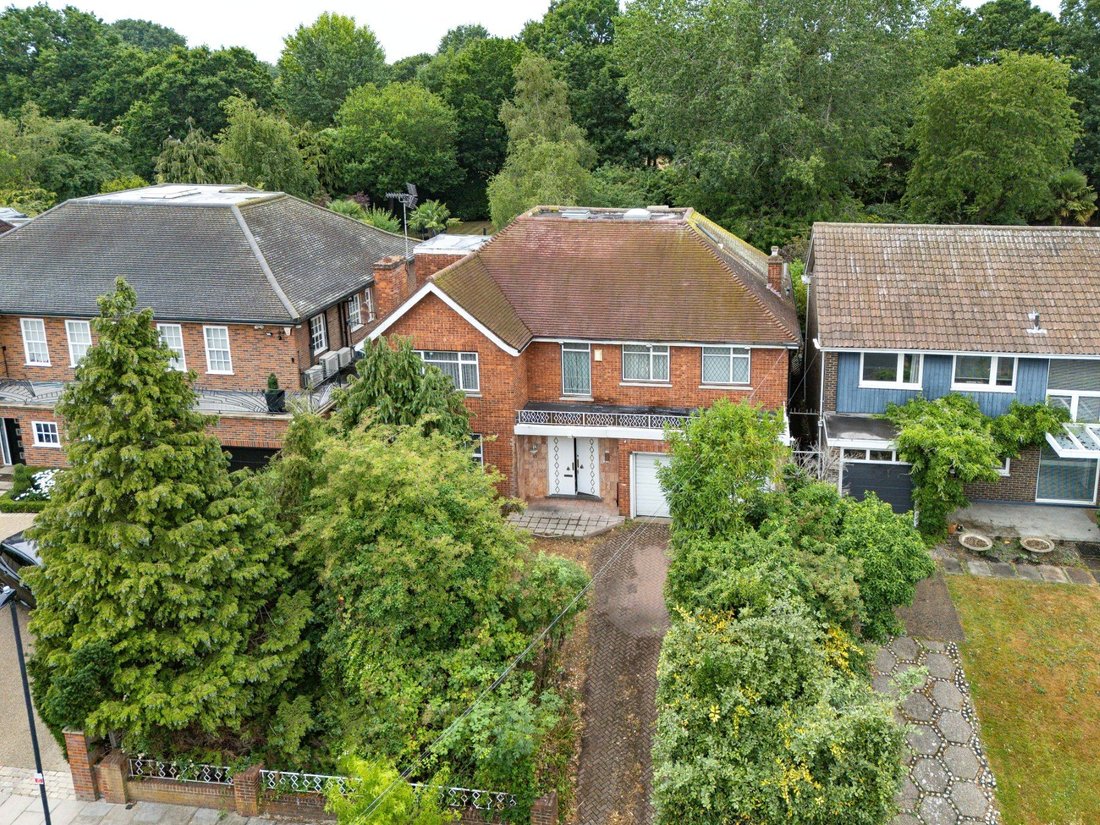 House in Holly Village, Haringey, England 4 - 16891645