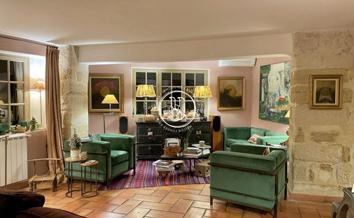 Sale Of Château Uzes, 295m² 11 Rooms €1,700,000 With Terrace