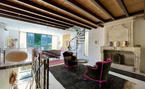 Sale Of Château Uzes, 295m² 11 Rooms €1,700,000 With Terrace