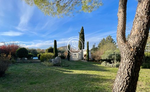 Sale Of Château Uzes, 295m² 11 Rooms €1,700,000 With Terrace