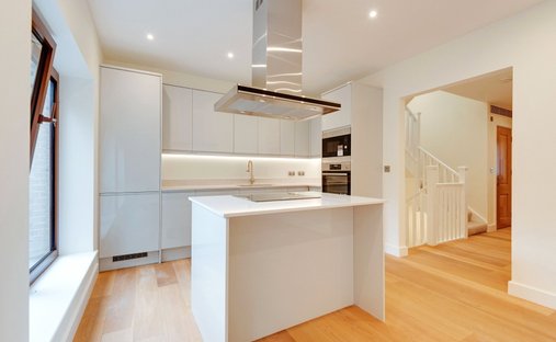 Townhouse in Temple Fortune, Barnet, England 1