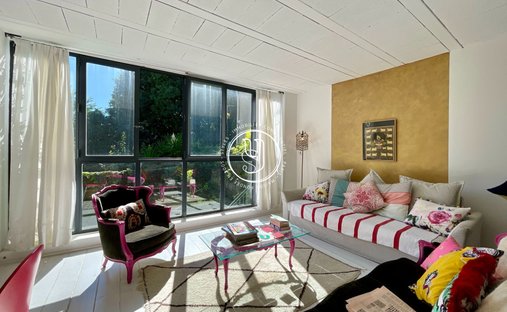 Sale Of Château Uzes, 295m² 11 Rooms €1,700,000 With Terrace