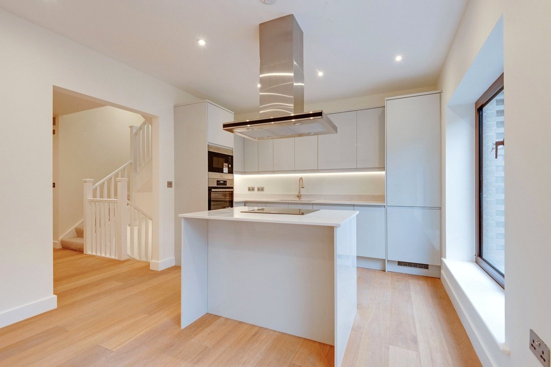 Townhouse in Temple Fortune, Barnet, England 2 - 16891133
