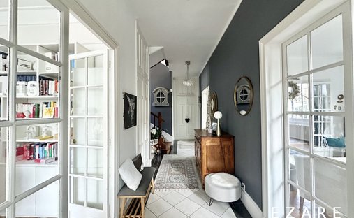 Castle for Sale in Dijon, Bourgogne-Franche-Comté, France