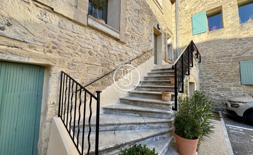 Sale Of Château Uzes, 295m² 11 Rooms €1,700,000 With Terrace
