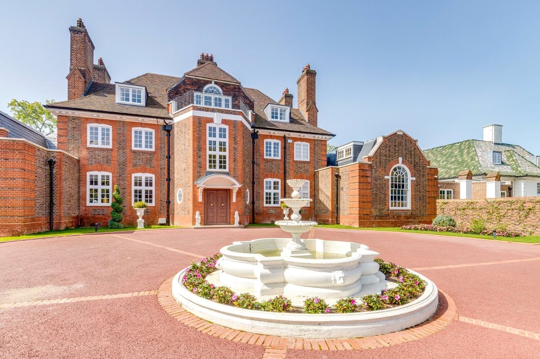 House in Hampstead Garden Suburb, Barnet, England 1 - 16891466