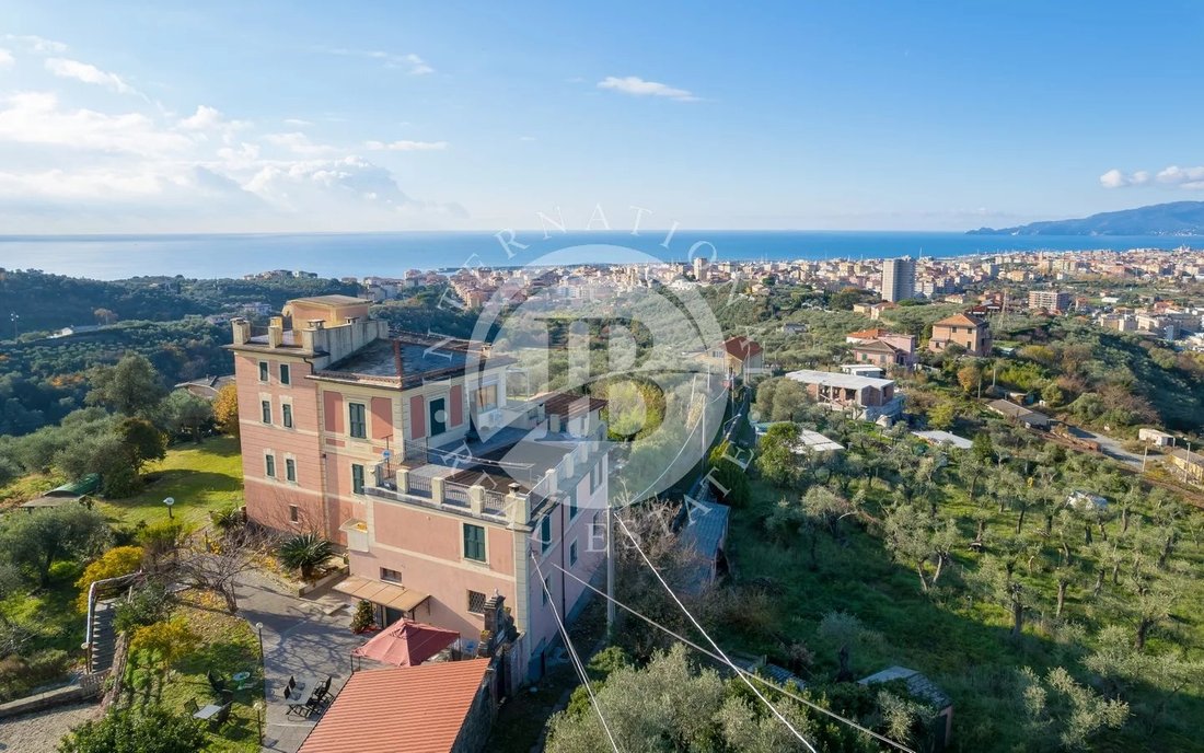 Villa in Lavagna, Liguria, Italy 1 - 16891252