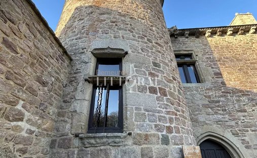 Sale Of A Castle In Guingamp, 693m² 26 Rooms €1,659,000 Côtes D'armor