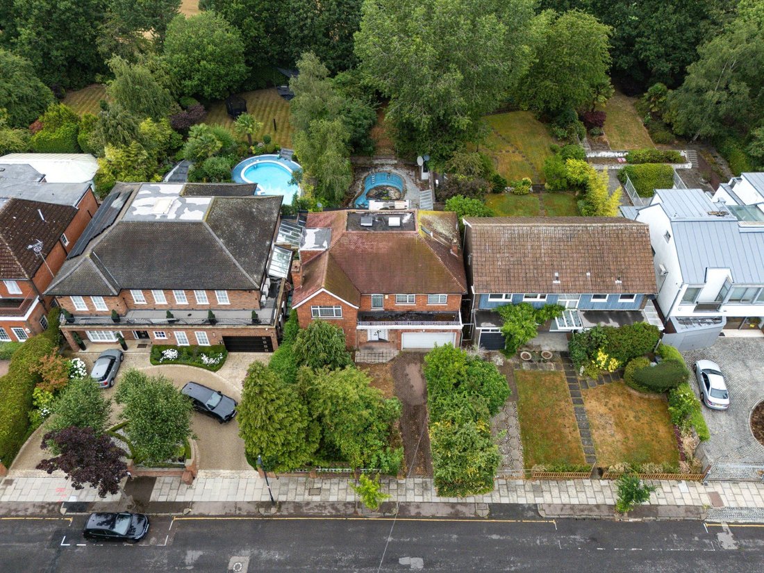 House in Holly Village, Haringey, England 2 - 16891645