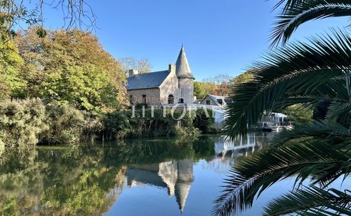 Sale Of A Castle In Guingamp, 693m² 26 Rooms €1,659,000 Côtes D'armor