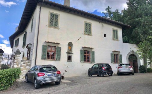 Castle for Sale in Tuscany, Italy