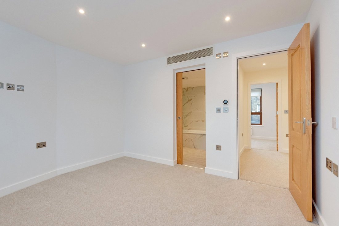 Townhouse in Temple Fortune, Barnet, England 5 - 16891133