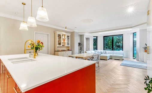 Apartment in Belsize Park, Camden, England 1