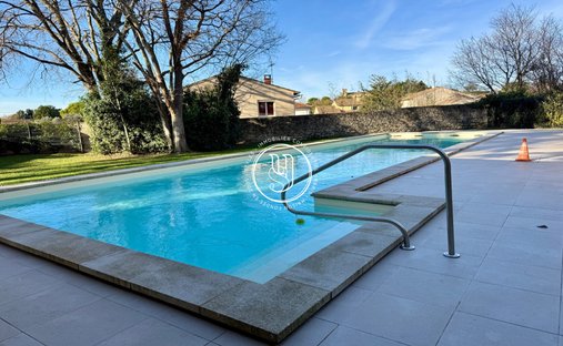 Sale Of Château Uzes, 295m² 11 Rooms €1,700,000 With Terrace