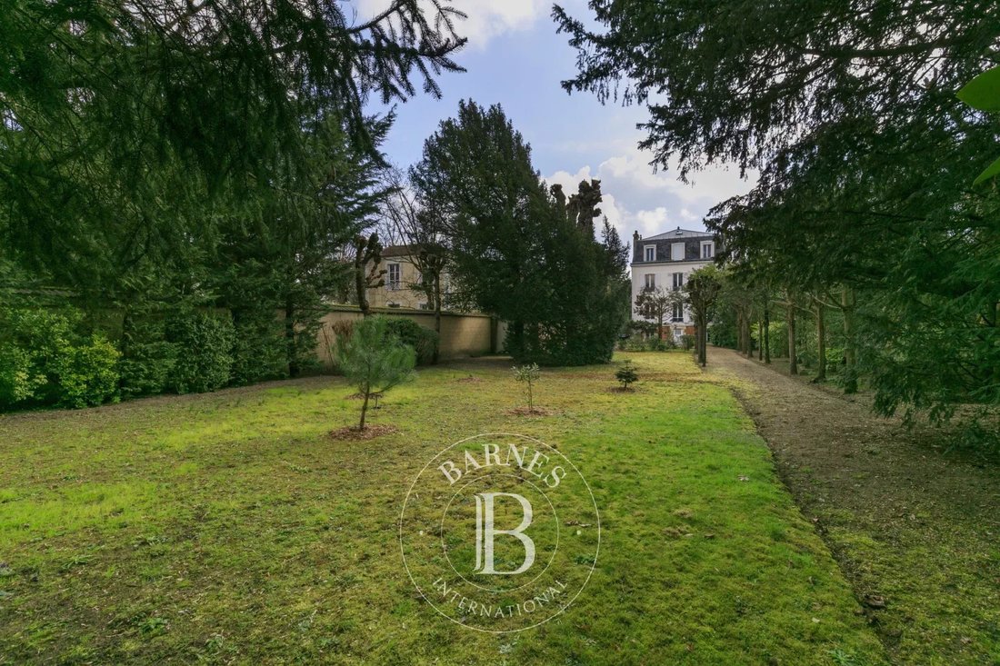 Estate in Chatou, Ile-de-France, France 2 - 16891199