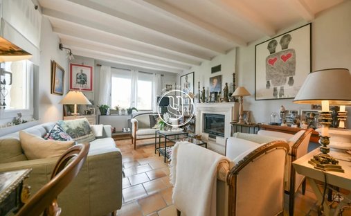 Sale Of Château Uzes, 295m² 11 Rooms €1,700,000 With Terrace