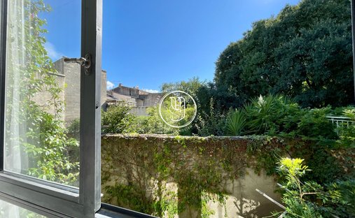 Sale Of Château Uzes, 295m² 11 Rooms €1,700,000 With Terrace