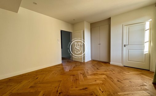 Sale Of Château Uzes, 295m² 11 Rooms €1,700,000 With Terrace