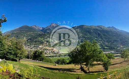 Castle for Sale in Lesa, Italy