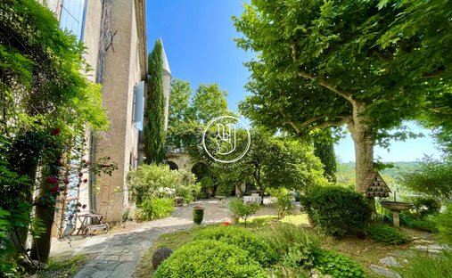 Sale Of Château Uzes, 295m² 11 Rooms €1,700,000 With Terrace