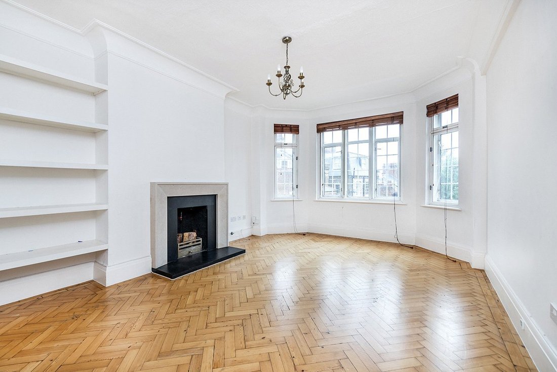 Apartment in Holly Village, Haringey, England 1 - 16890976