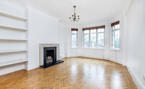 Apartment in Holly Village, Haringey, England 1