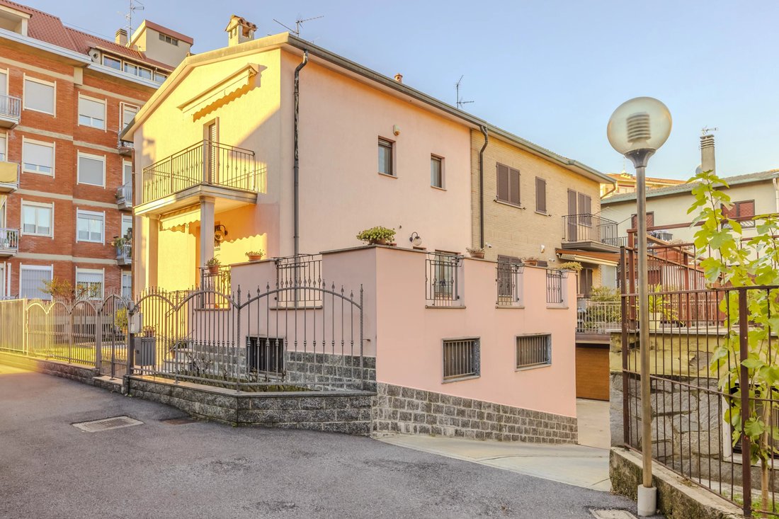 Villa in Novate Milanese, Lombardy, Italy 2 - 16892766