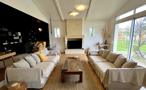 Castle for Sale in Saint-Émilion, Nouvelle-Aquitaine, France