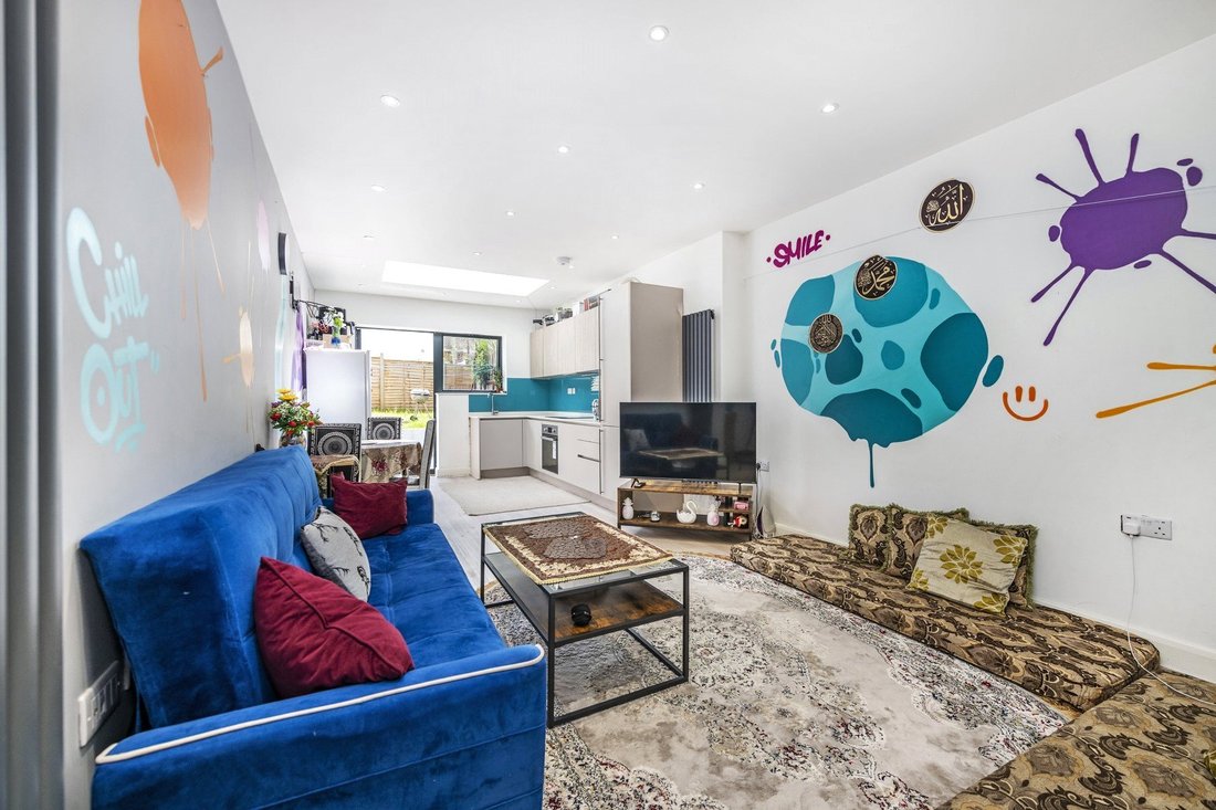 House in Barnet, England 2 - 16891125