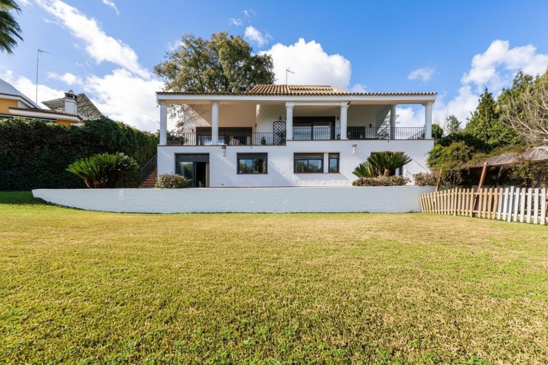 Villa in Mairena del Aljarafe, Andalusia, Spain 3 - 16894929