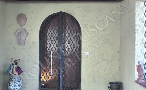 Castle for Sale in Tuscany, Italy