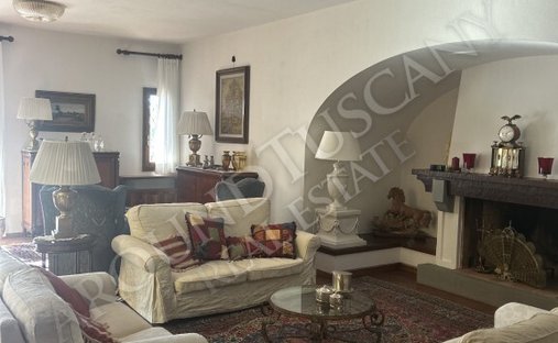 Castle for Sale in Tuscany, Italy