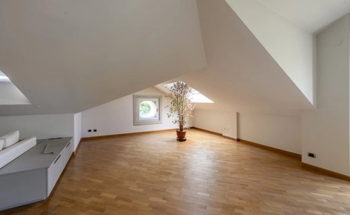 Castle for Sale in Lesa, Italy