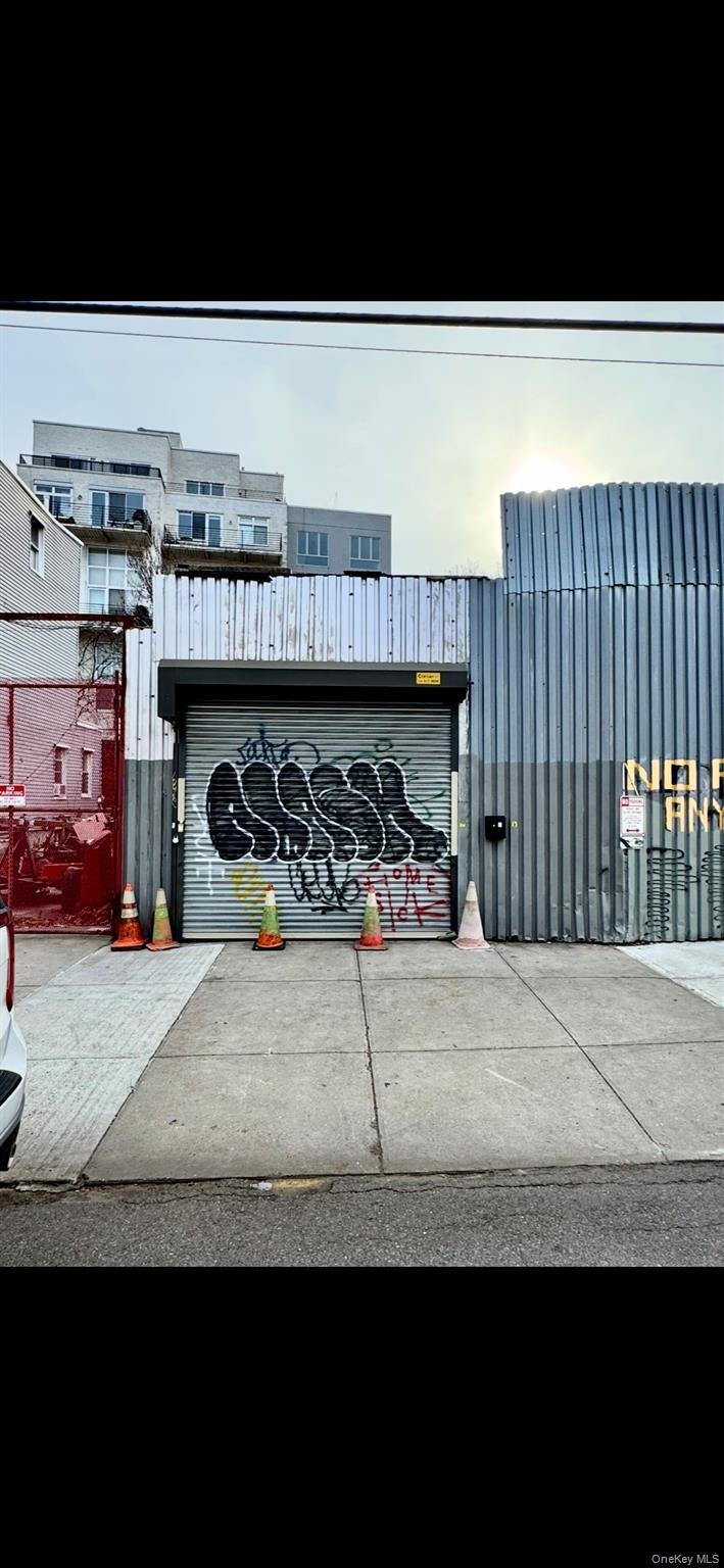 Land in New York, New York, United States 1 - 16894126