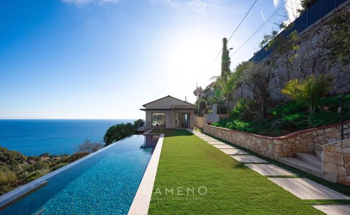 Villa in Village-Cros de Caste-Coupiere-Mont Gros, Roquebrune-Cap-Martin, France 1