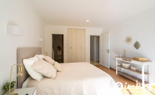 Castle for Sale in Aix-en-Provence, Provence-Alpes-Côte d'Azur, France