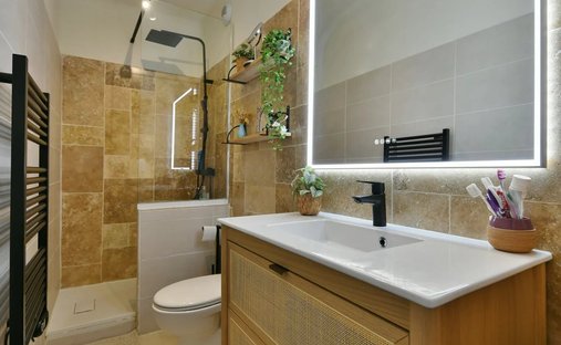 Sale Of Château Uzes, 295m² 11 Rooms €1,700,000 With Terrace