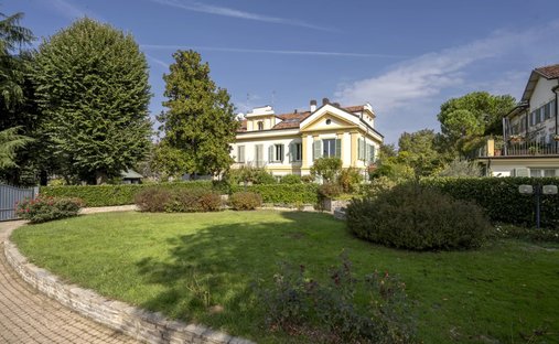 Castle for Sale in Lesa, Italy