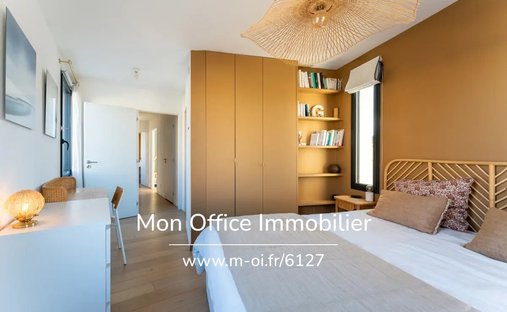 Castle for Sale in Aix-en-Provence, Provence-Alpes-Côte d'Azur, France